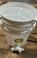 5 Gallon Bucket with Honey Gate